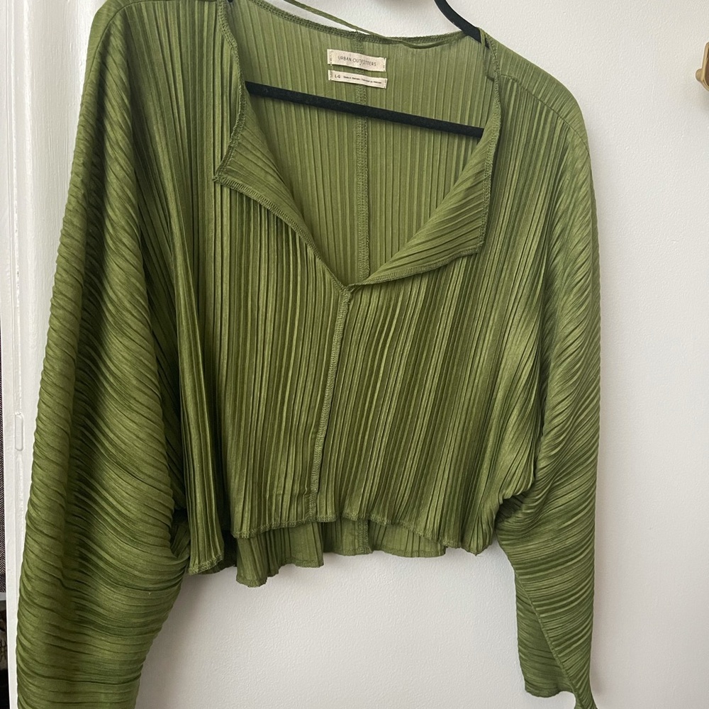 URBAN OUTFITTERS GREEN TOP